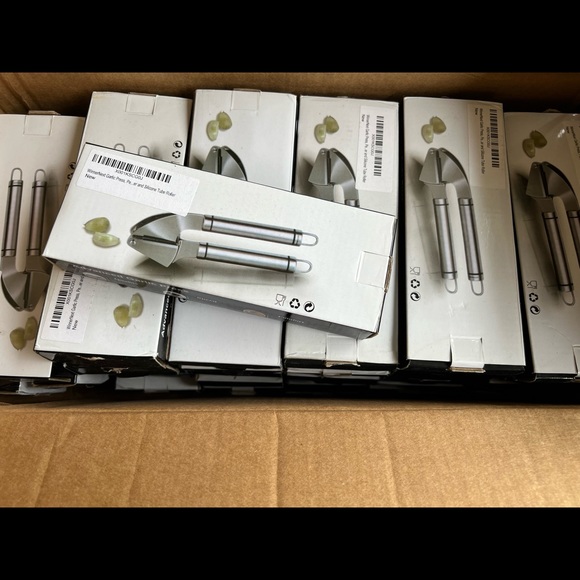 (Wholesale Price) — Make $$ — 100 Pieces NEW Garlic Press, Peeler & Brush Set.